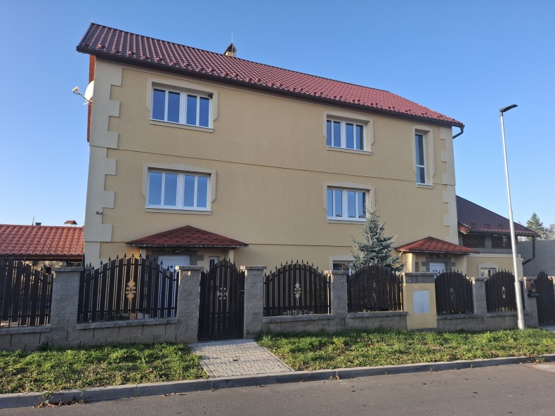 Prodej rodinného domu 249 m², pozemek 991 m²