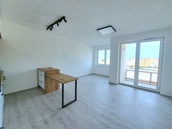 Pronájem bytu 1+kk 34 m² (foto 3)