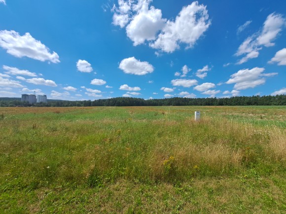 Prodej stavebního pozemku 1005 m2 (foto 1)