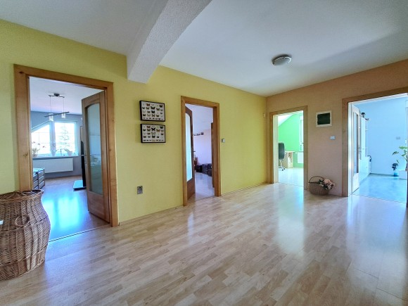 Prodej rodinného domu 225 m², pozemek 1 177 m² (foto 12)